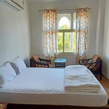 Отель Hindupura Residency Савай-Мадхопур Экстерьер фото